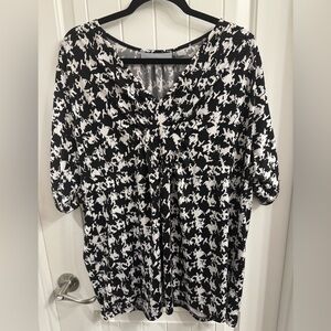 Avenue Plus Size 14/16 Black and White Open Sleeve Top